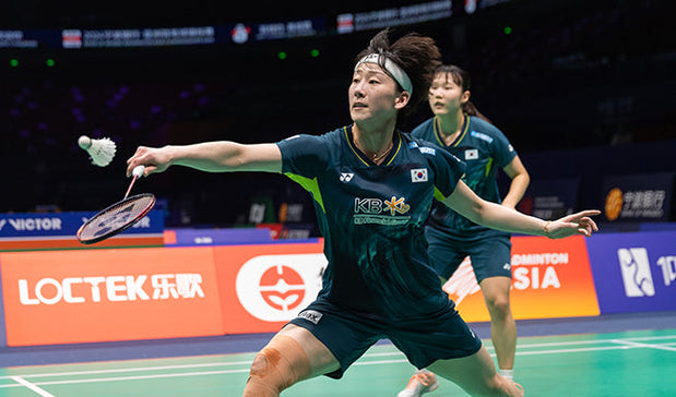man plays badminton and wear knee support