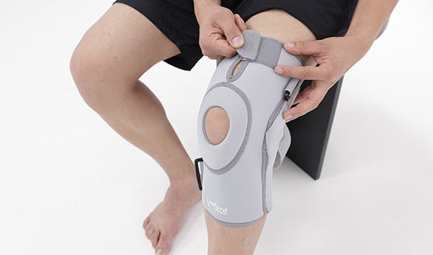person wearing open patella knee cap