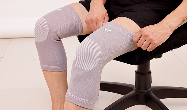 Man Wearing a Gray Knee Cap with leeford branding