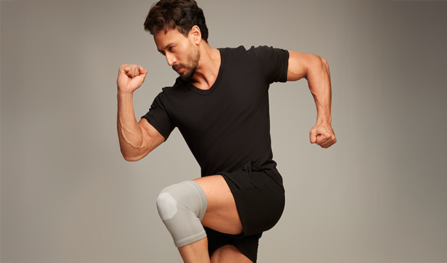man wear knee cap in a running position