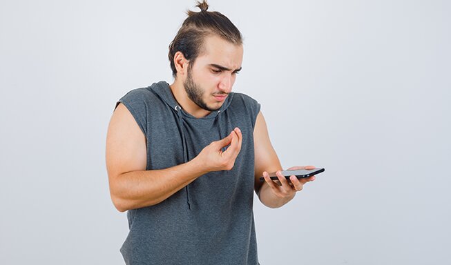 man facing wrist problem from mobile use